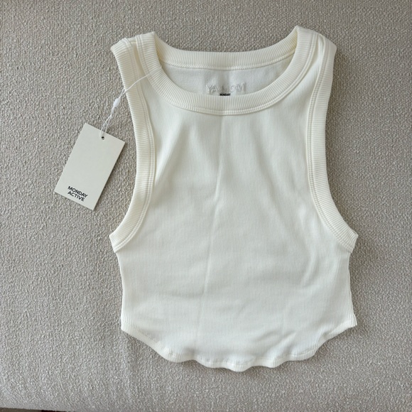 MONDAY ACTIVE IVORY SHORTS AND TOP SIZE M - Picture 8 of 8